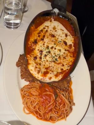 TABLESIDE CHICKEN PARM?😍🔥