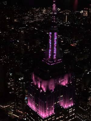 Tonight, the Empire State Building tower lights will turn to a pink sparkle at 9:25 to honor the late Dolly Parton.  Dolly was a global cultural icon whose seven-decade career reached generations of fans. Beyond entertainment, Dolly leaves a significant philanthropic legacy through the Dollywood Foundation and Imagination Library, which has provided hundreds of millions of books to children worldwide. At Nine-Two-Five tonight, we celebrate her and her legacy 🩷