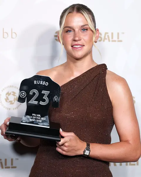 Well represented 💪 Congratulations to tonight’s award-winning #Lionesses and #ThreeLions at the PFA awards 🦁 