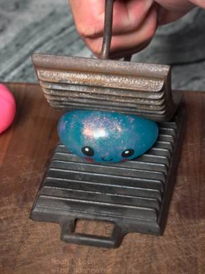 Glitter dumpling vs hand press #asmr #toy #satisfying