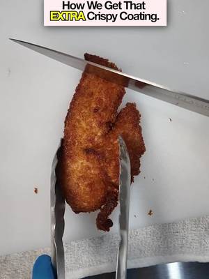 The secret to that loud crunch is all in the double-dusting technique we use before the chicken hits the hot oil.  How many pieces of crispy chicken can you finish in one sitting? Drop your number! 👀 #bowlsofrice #bowlsofriceparter #commercestdallas #dallastexas 