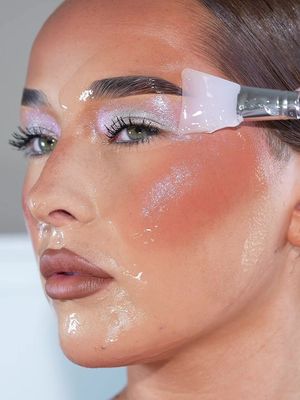 PEEL OF MASK 💦 • @medicube UK  - Collagen wrapping mask  • @Dyson UK  - Hairdyer  #glassskin #makeupmakeup #trendingmakeup #peeloffmask #peeloffmakeup 