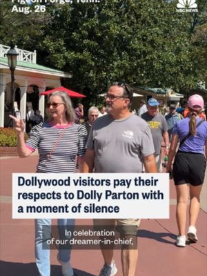 A day after Dolly Parton’s passing, visitors to Dollywood paid their respects to to the late singer with a moment of silence.