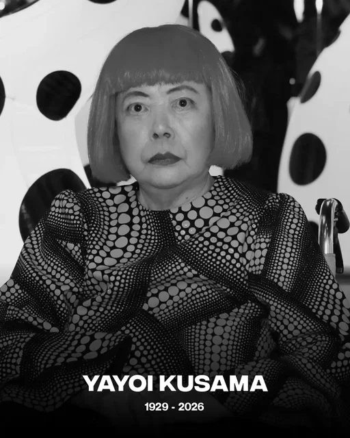 Legendary Japanese artist Yayoi Kusama, famous for covering her colorful installation designs with polka dots, has died at 97 Kusama died at a hospital in Tokyo on August 14, according to a statement posted on her official website. 📸:GETTY