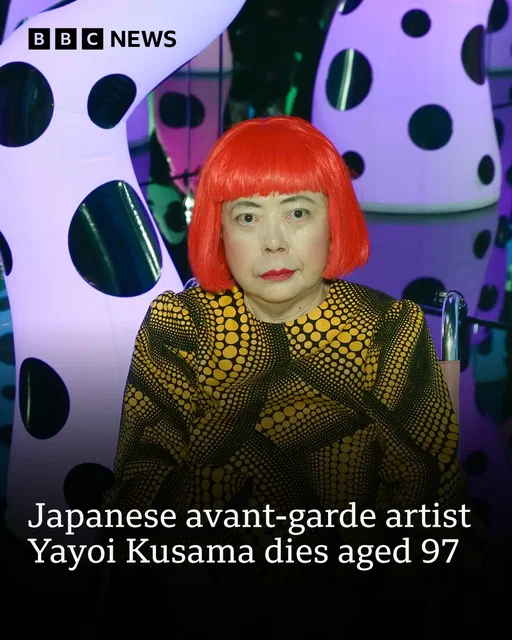 Yayoi Kusama, who had voluntarily lived in a psychiatric hospital for decades, was known for her bright-red wig and quirky polka-dot ensembles. #YayoiKusama #AvantGarde #JapaneseArt #Japan #BBCNews
