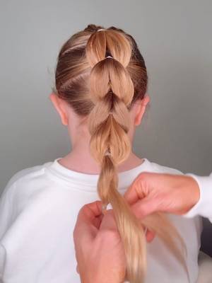 Great hairstyle for back to school! This one is great for sports! #hairtutorial #hairstyle 