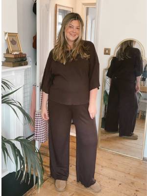 Pyjamas and stretchy pants ahoy 🫡  #firsttimemumuk #loungewear #thirdtrimester #babybump @abercrombie & fitch @Lounge 