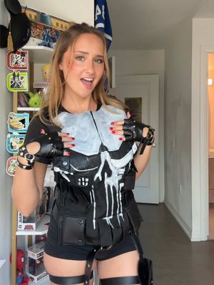 suit yourself! 🤷‍♀️  #punisher #punishercosplay #cosplaygirl #frankcastle #cosplay 