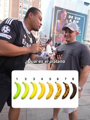 🍌 TORRIJA DE BANANA BREAD 🍦 Con salsa cremosa de caramelo, plátano Foster, helado de vainilla y nueces pecanas 🤤 🛒 INGREDIENTES — 2 RACIONES Banana bread 4-5 plátanos muy maduros 3 huevos 150 ml de leche entera 180 g de harina 50 g de azúcar moreno 50 g de azúcar 70 g de mantequilla 6 g de levadura química 1 cdta de vainilla 1/2 cdta de canela Pizca de sal Baño de la torrija 150 ml de leche 120 ml de nata 1 rama de canela Piel de 1 naranja Vainilla Pizca de sal Caramelo 80 g de azúcar moreno 40 g de mantequilla 120 ml de nata 1 pizca de sal Plátano Foster 1-2 plátanos 20 g de mantequilla 1 cda de azúcar moreno 40-50 ml de ron oscuro Nueces pecanas Helado de vainilla 🍦 👨‍🍳 ELABORACIÓN 1️⃣ Banana bread Tritura los plátanos y mézclalos con huevos, azúcar, mantequilla derretida y vainilla. Incorpora la harina, levadura, canela y sal sin sobremezclar. Hornea hasta que esté dorado y deja enfriar. 2️⃣ Baño Calienta la leche con la nata, canela, vainilla y piel de naranja. Retira antes de hervir y deja infusionar 10-15 min. 3️⃣ Torrija Corta el banana bread en rebanadas gruesas. Remójalas brevemente en la mezcla y dóralas en una sartén con mantequilla hasta que queden caramelizadas por ambos lados. 4️⃣ Salsa de caramelo Derrite el azúcar moreno con la mantequilla. Añade la nata caliente poco a poco y cocina 1-2 min hasta conseguir una salsa cremosa. Añade una pizca de sal. 5️⃣ Plátano Foster Corta los plátanos y dóralos con mantequilla y azúcar. Añade el ron y deja que reduzca hasta que queden bien caramelizados. 6️⃣ Montaje Coloca la torrija, añade el plátano Foster y una bola de helado de vainilla. Baña con la salsa de caramelo y termina con nueces pecanas tostadas. 🔥 💡 TRUCO: usa plátanos MUY maduros y deja enfriar bien el banana bread antes de cortarlo. El remojo debe ser corto para que la torrija no se deshaga. #Receta #torrija #bananabread #postre #postrecasero #Foodie #cocina #recetasfaciles #dessert #FoodTok #reelsrecetas