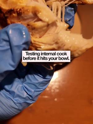 Quality control in our kitchen isn't just about timing. It's about visual and physical verification before packing 👇 🔬 Visual check: Breaking open a sample from each batch confirms the core is fully cooked yet glistening with natural moisture. 🌡️ Exact pull: Cooking white meat even 2 minutes too long squeezes out all natural juices, leaving it chalky. 📦 Delivery ready: Starting with properly hydrated protein ensures your lunch bowl tastes just as tender when it arrives at your desk. Real standards make for a better midday meal. Tap the link in bio to order lunch pickup or delivery in Chicago today. #bowlsofrice #bowlsofricepartner #southloopchicago #chicagoillinos 