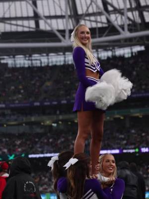 Bringing the CHEER 📣🙌 #MuchMoreThanAGame | #TouchdownDublin | #TouchdownIreland