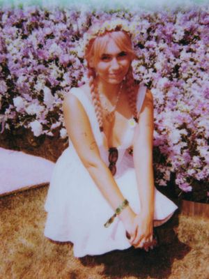 A little love goes a long way. 🌸 Passing it on at @Daisy Chain Fields  