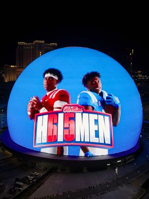Putting #H6I5MEN on the world’s largest LED screen 🪩 #sphere #olemiss #cfb #olemissfootball 