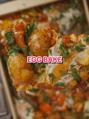 YOU HAVE EGGS YOU HAVE DINNER! EGGS ARE BEAUTY EGGS ARE POWER EGGS ARE EASY EGGS ARE IN MY EGG BAKE WITH  MY FAVE MERGUEZ SAUSAGES AND POTATOES AND TOMATOES AND PEPPERS AND ALL THE GOOD THINGS IN THE WORLD IN ONE PAN! @Get Cracking #EGGSANYTIME #Ad