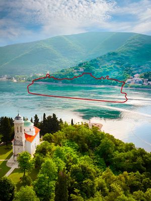 Catch us in Kotor. Literally. Can you do it? 🚢⚓