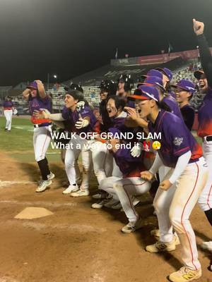 Nobody does it like us 💁🏻‍♀️  #baseball #wpbl #womensbaseball #womensports #womensbaseball 