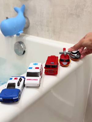How cool are these light up cars that makes bath time so much fun for kids!  #sensoryplay #bath #momlife #MomsofTikTok #kidsmusthave 