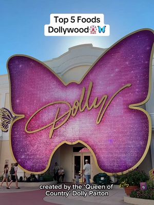 Dolly Parton’s favorite foods at Dollywood! This theme park is the definition of Southern Comfort and Charm🦋 she knew how to make you feel like family here♥️🕊️ #dollywood #dollyparton #themepark #usatravel #tennessee 