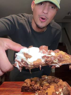 Arsenio’s Crazy Crunch Beuno Bake 🔥 Cookie Dough 1 ½ cups flour 1 tsp baking soda ¼ tsp salt ½ cup (115g) unsalted butter, softened ¾ cup (150g) packed dark brown sugar ¼ cup (50g) granulated sugar 1 large egg 2 tsp vanilla extract Semi-sweet chocolate chips Brownie Batter 1 ½ cups flour ¼ cup (21g) unsweetened cocoa powder 1 tsp baking soda ¼ tsp salt ½ cup (115g) unsalted butter, softened ¾ cup (150g) packed dark brown sugar ¼ cup (50g) granulated sugar 1 large egg 2 tsp vanilla extract Semi-sweet chocolate chips Toppings Handful of marshmallows Kinder Bueno bars, whole Start by pressing a thin layer of the cookie dough into the bottom of your baking dish. Keep the layer thin so it bakes through properly. Scatter a handful of marshmallows evenly over the cookie dough. For the brownie batter, mix everything together until you get a thick, cookie-dough-like consistency rather than a runny brownie batter. Flatten it out and lay it over the marshmallow layer like a dome, making sure you cover the center. Finish with another thin layer of the regular cookie dough on top and gently press it down to seal everything in. Bake at 350°F for 25–30 minutes. Mine took the full 30 minutes. When it comes out, a little jiggle in the middle is exactly what you want. It’ll firm up as it cools. While it’s still hot, press the whole Kinder Bueno bars into the top. Let it sit for 15–20 minutes before cutting in. This helps it hold its shape and keeps that signature crunch instead of letting everything collapse. It’s Crunch Time. 👑🍪🍫