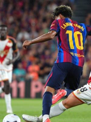 simply @lamine.yamal. 🤯  #LALIGAEASPORTS #LALIGAHighlights #DeportesEnTikTok #VUELVELALIGA #BarçaRayo