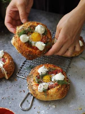 Today I made a very special recipe. I can’t share the recipe to this Shakshuka Danish with you now, because it’s part of something big on the way… Stay tuned!
