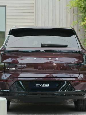 In it for the long haul. The Volvo EX90. One trunk. Endless configurations. What are you packing? 🧳 