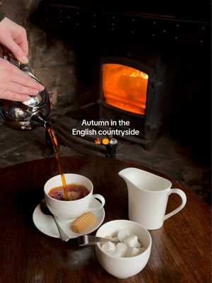 The ‘ber months have arrived 🍁🎃☕️🕯️🍂 #thecotswolds #visitengland #fallingleaves #cottagecore #autumn 