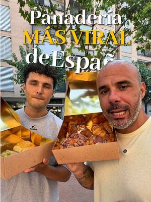 Probamos porfin @Delikatessen1999 y os digo que @SoyMonxu y un servidor nos hemos arrepentido de no haber ido antes , FAMILIA DE CRACKS!!! #probandodulces #probandocomida #donuts #croissant #barcelona 