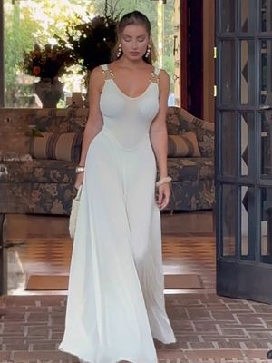 Life changes when you start choosing what feels right over what looks right 🤍 #elegant #motivation #fashion #life #dress 