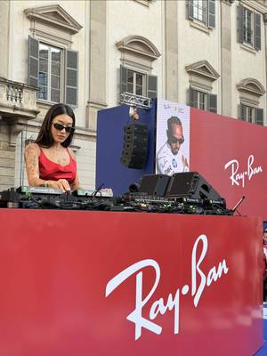 @Peggy Gou mentoring Charles Leclerc & Lewis Hamilton 🎧⭐️ #rayban 