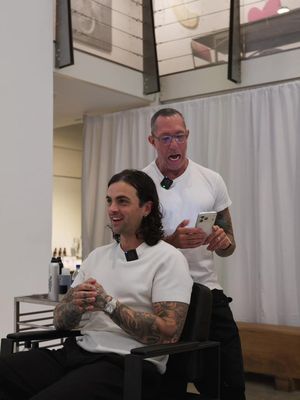 Celebrating the launch of @Chris McMillan Hair in @sephoracanada the only way that counts, with a fresh haircut and an overview of all of the amazing products. My favourite is by far The Glassy Smooth Spray and the Styling Balm - Pick them up in Sephora now! Link to all the products in my bio.  #sephoracanadapartner