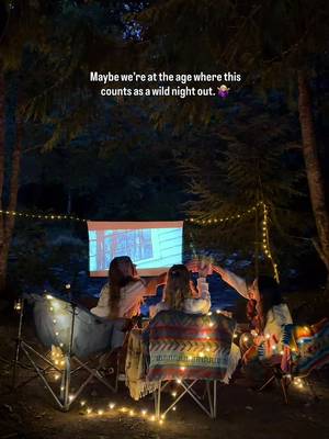 Okay but can we make this the new girls night standard? 😂🌲🎥 Just give me camping chairs, blankets, snacks, a projector and my favourite people in the middle of the forest. ☺️👌 Who are you bringing? 👀 #girlsnight #outdoorsygirl #vancouverinfluencer #twilight 