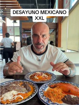 DESAYUNO MEXAAAAA 🇲🇽 #probandocomida #comidamexicana #desayunomexicano #chilaquiles #cancun 