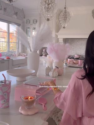 Back to my pink fall world!🎀🍂✨In my favorite era of cozy everythinggg ☕️🧸🤎 #fallseason