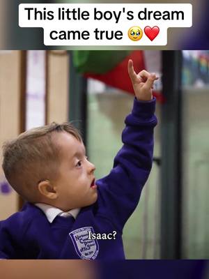 Virgil van Dijk and Mo Salah surprised Isaac at his school and gave him a day he'll remember forever ❤️ (via @Liverpool FC) #kids #athlete #wholesome #futbol 