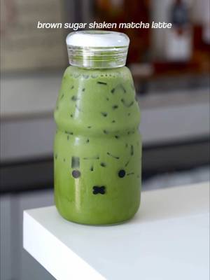 Brown sugar shaken but make it matcha 🍵 #fyp #matcha #foryou #homecafe #matchalatte 