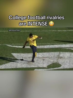 Never forget the scenes before #Michigan and #MichiganState played in 2018 😳 #cfb #CollegeFootball #rival 