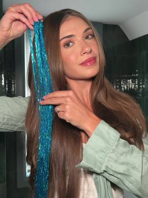 an aquamarine hair tinsel look with shininess delivered by the @Pureology Hydrate line and Colour Fanatic Spray 🧜‍♀️ #PureologyPartner #madetofeel 