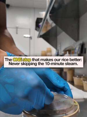 You can use the highest quality short-grain rice, but if you rush the cooking process, it turns mushy or dry. Leaving the lid sealed for ten full minutes after cooking allows the steam to redistribute evenly through every single grain. It’s a tiny detail, but it’s the exact reason our rice holds its perfect, pillowy texture under rich house sauces without ever getting soggy. Taste the difference true prep standards make and order your fresh bowl at bowlsofrice.com in Houston today 📲 #bowlsofrice #bowlsofricehouston #ThirdWard77004 #thirdwardhoustontx