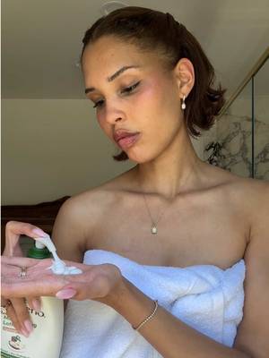 #aveenopartner My sensitive skin deserves to feel nourished, and smell delicious. The new Aveeno® Sensitive Skin Scents are formulated for sensitive skin, and are available on Amazon @Aveeno 