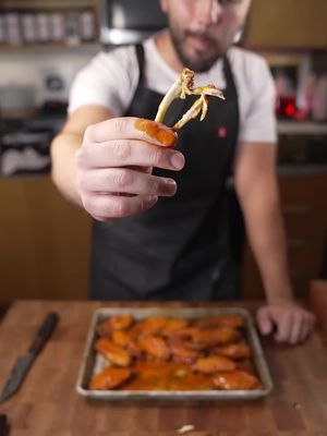 Matt Broussard Extra Spicy Buffalo Wings hey ! Subscribe and Hit The Bell, It really helps me out :) #shorts #acooknamedmatt #wings #buffalo #spicy #food #cooking buy my Flakey Salt : https://spiceology.com/collections/a-cook-named-matt Let’s be friends on everything ! :) Instagram : https://www.instagram.com/acooknamedmatt Tik Tok : https://www.tiktok.com/?_r=1