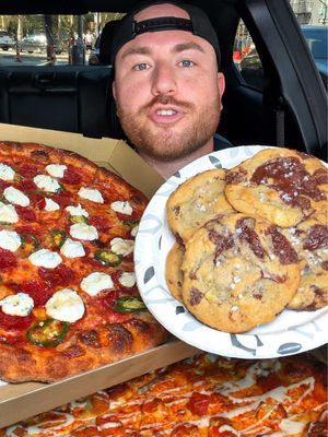 @knead did this in his APARTMENT 🤯🍕 #pizza #mukbangeatingshow #Foodie #fypシ #viral 