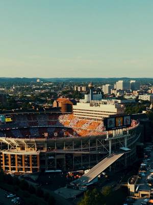get up, it's finally game day in Tennessee! #GBO 🍊