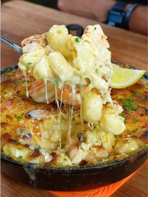 Step aside, Larry 🦞  Detailed recipe is on Provecho! 🔗 Link in bio #shrimpmacncheese #macandcheese #shrimp #Recipe 