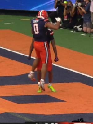He’s slingin it 🍊🔥 #cuse #syracuse #football #CollegeFootball #cusefootball 