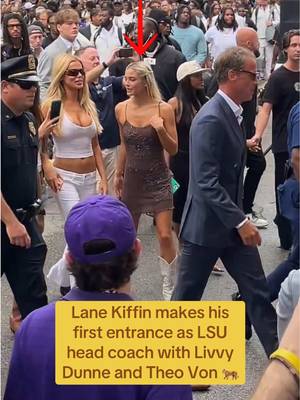Lane Kiffin arrives for LSU’s Week 1 matchup with Clemson 👀 (via Wilson Alexander, On3) #CollegeFootball #cfb #livvydunne #football