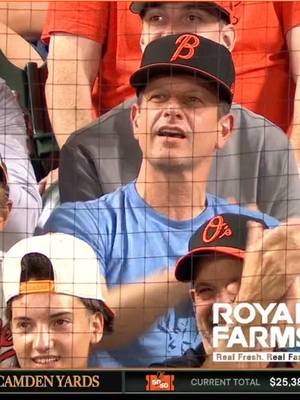 I know that ain’t who I think it is 👀 #MLB #celebritylookalike #baltimoreOrioles #CamdenYards