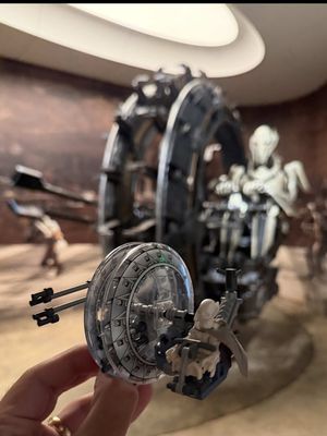 the BEST place to build this set @Brit 🤍✨ 🤝 @Lucas Museum of Narrative Art #lucasmuseumofnarrativeart #lego #legostarwars