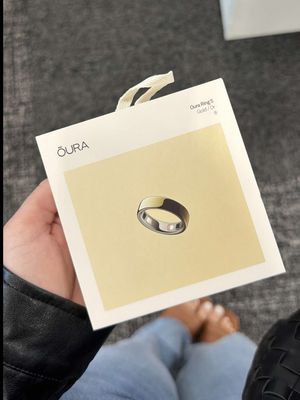 picking up my Oura Ring 5 as a early Christmas gift ⭐️ i can't believe I paid $150 !! @ouraring @Best Buy #ouraring #christmasgift #lifestylecreator #latinacontentcreator #chirstmasgiftideas @American Express 