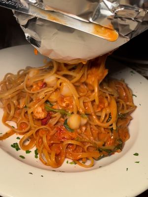 Hey Cousins!  Summer is for #seafood #pasta from @VincentsClamBar1904 in #carleplace #longisland - every #longislandfoodie deserves a nice plate of this on a Sunday 🦀🦞🍝